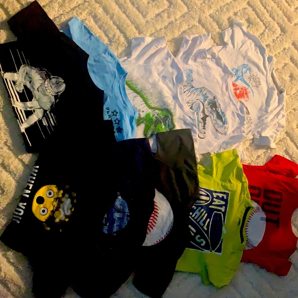 Graphic tees Size 5-6